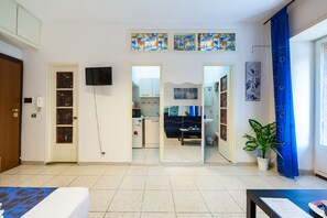 Studio, 1 kamar tidur, Boleh Merokok, balkon | Tempat tidur bayi (biaya tambahan), Wi-Fi gratis, dan seprai linen