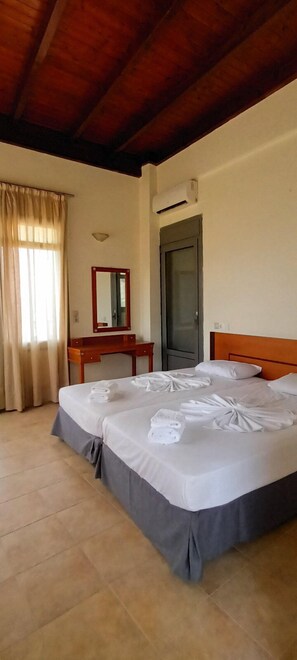 2 bedrooms, cots/infant beds, free WiFi
