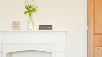 Allergikerbettwaren, Schreibtisch, schallisolierte Zimmer