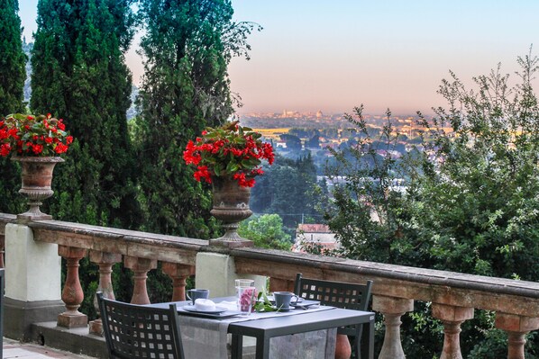 Balcony - Villa Alta (San Giuliano Terme)