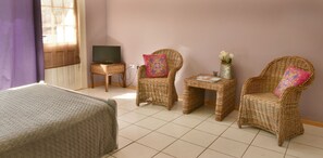 Basic Studio | Desk, soundproofing, iron/ironing board, rollaway beds - Pega Pega Apartments (Oranjestad)