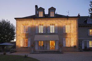 Façade de l’hébergement - soirée/nuit