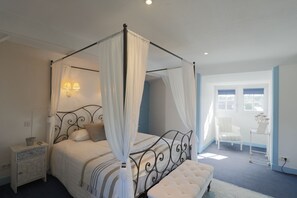 Deluxe Suite, 1 Double Bed, Garden View, Garden Area | Cribs/infant beds, free WiFi, bed sheets