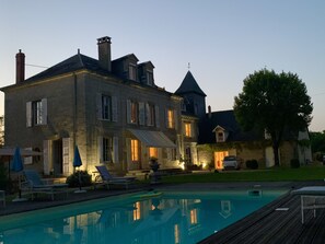 A large stone house with a swimming pool, outdoor seating, and a well-maintained garden. - Moulin Bleu de Vézère (Saint-Pantaleon-de-Larche)