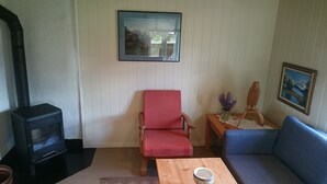 Bungalow, cocina básica, vistas a la montaña | Sala de estar