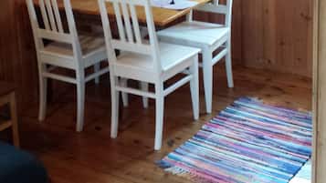 Standard Cabin, 1 Bedroom | In-room dining