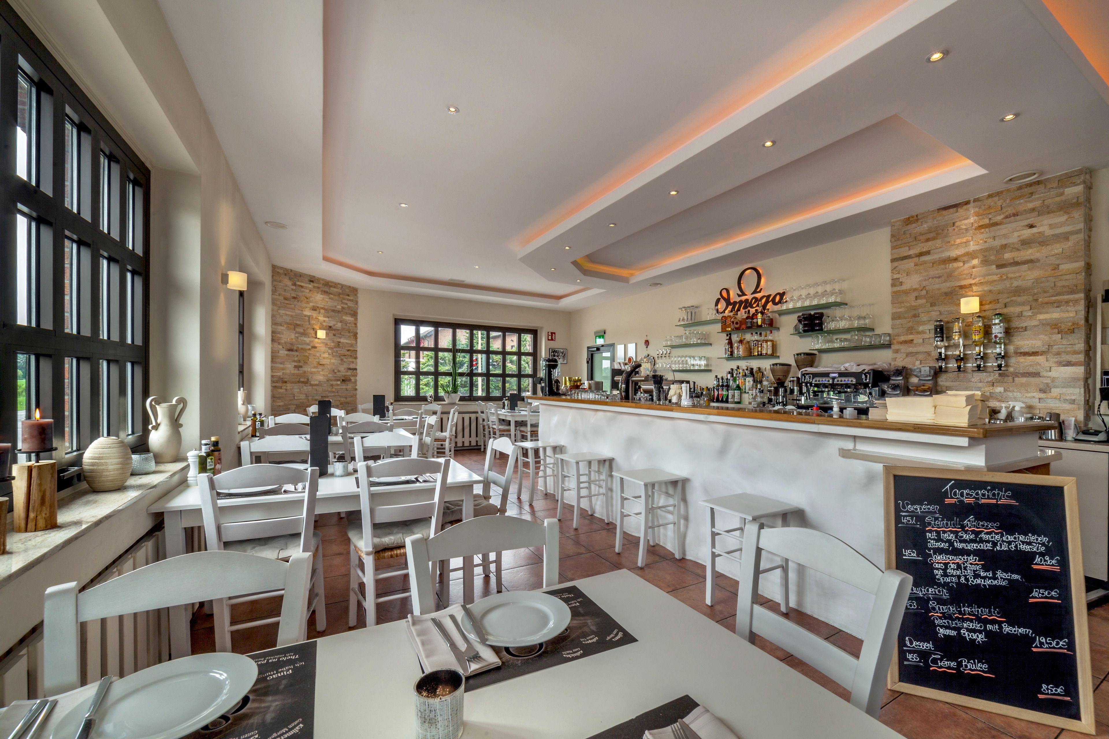 供应早餐和晚餐，希腊菜