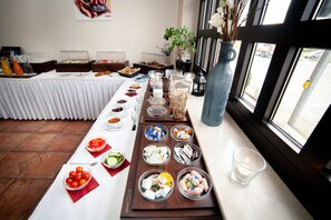 Frokostbuffé hver dag (mot et tillegg)