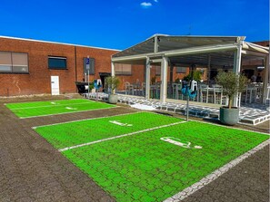 Electric vehicle charging station