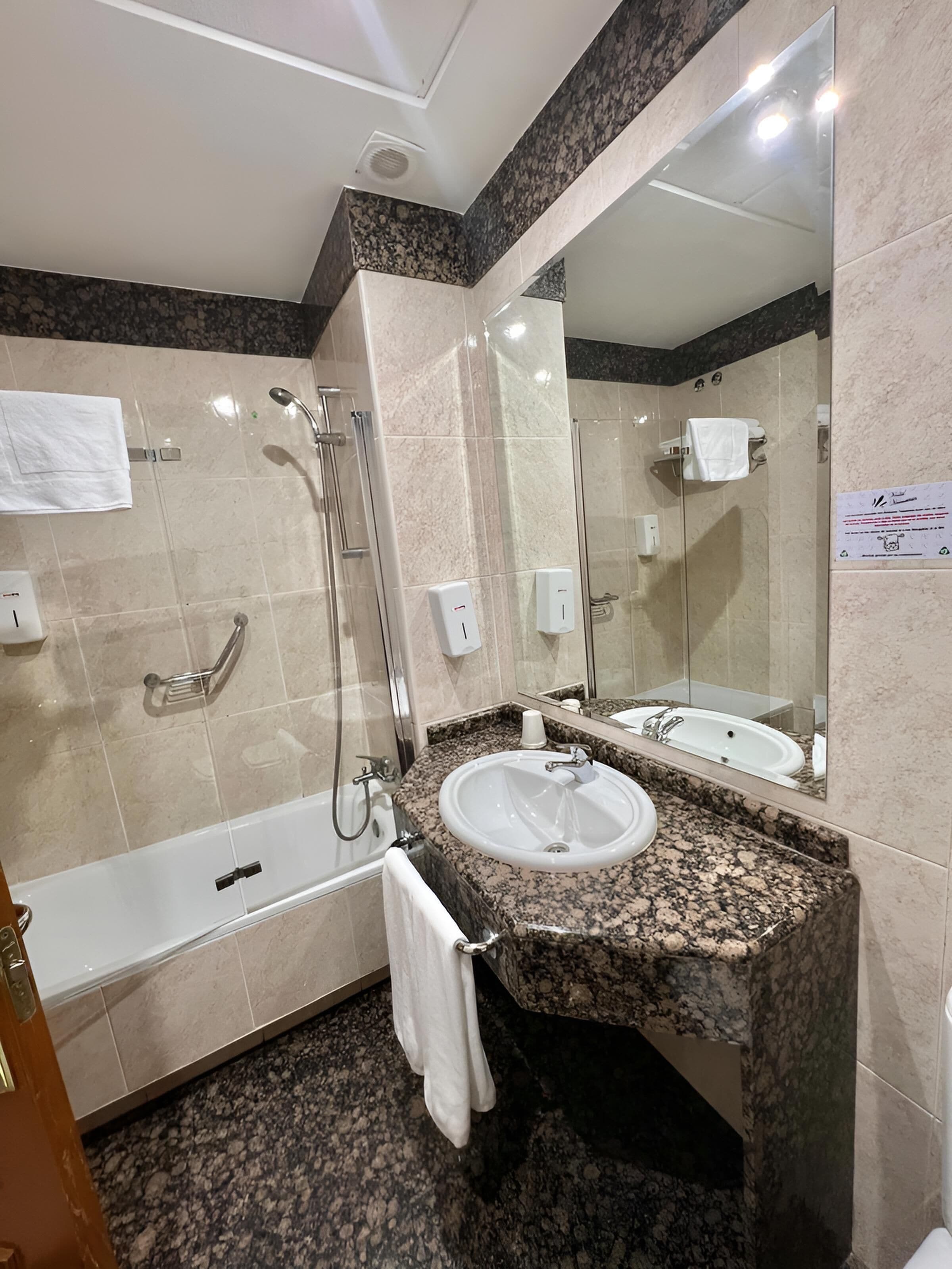 Photo - Hotel Humanes