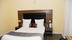 Standard Double Room | Hypo-allergenic bedding available, memory foam beds, desk - Kyriad Direct Morez (Hauts de Bienne)