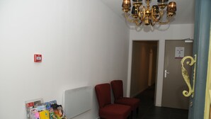 Reception - Kyriad Direct Morez (Hauts de Bienne)