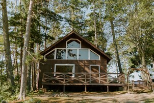 Sunrise Cabin - Lakeside with Deck | Terrace/patio