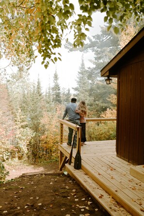 Paradise Cabin - 4 BR w/ Fire pit | Balcony - Silver Rapids Lodge (Ely)