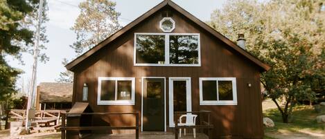 TeePee Cabin - 2BR Lakeside w/ Fireplace | Terrace/patio