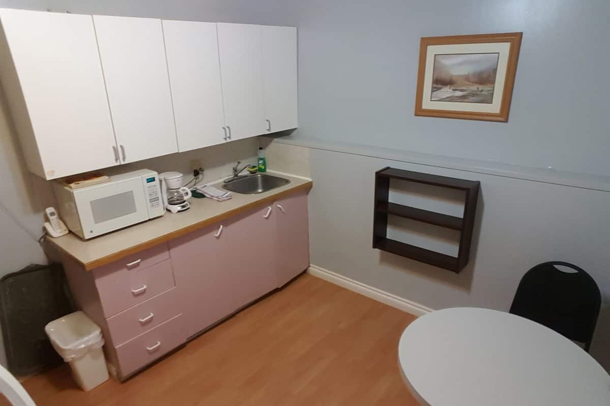 Deluxe-Studio, 2Ā Schlafzimmer, Nichtraucher | Essbereich im Zimmer