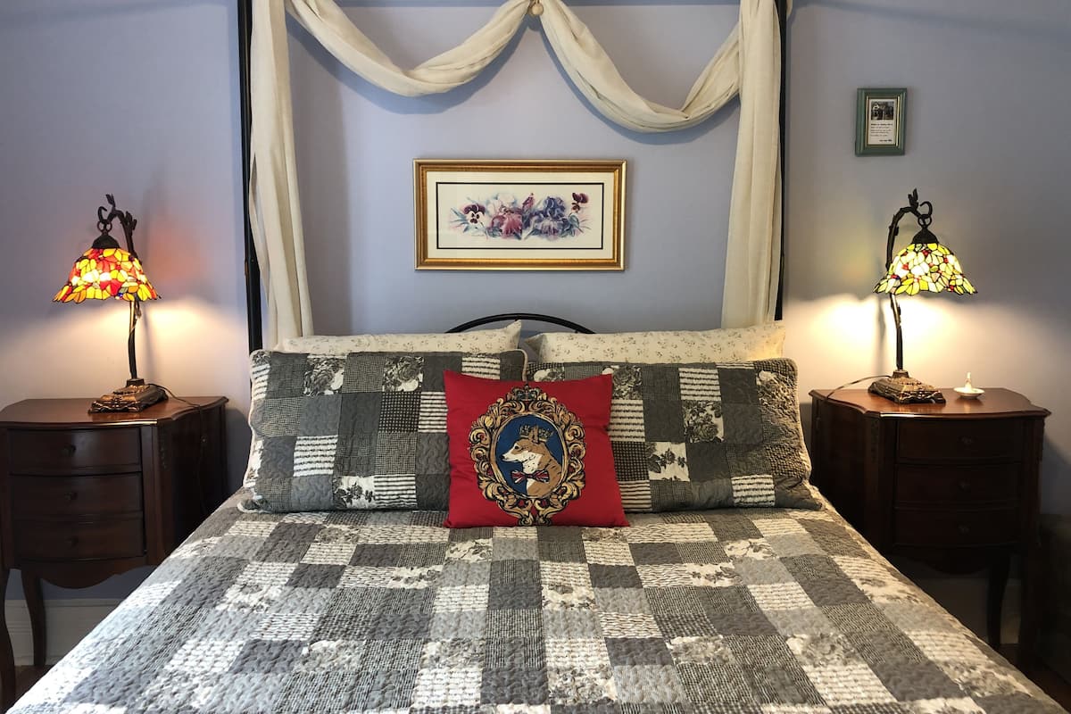Habitación (Satin) | Decoración personalizada, muebles diferentes y wifi gratis