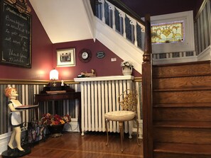 Reception hall - Blue Gables Bed and Breakfast (Niagara Falls)