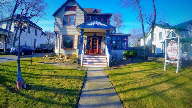 Front of property - Blue Gables Bed and Breakfast (Niagara Falls)
