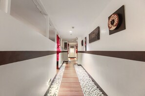 Massage suédois, massage thaï, manucure et pédicure