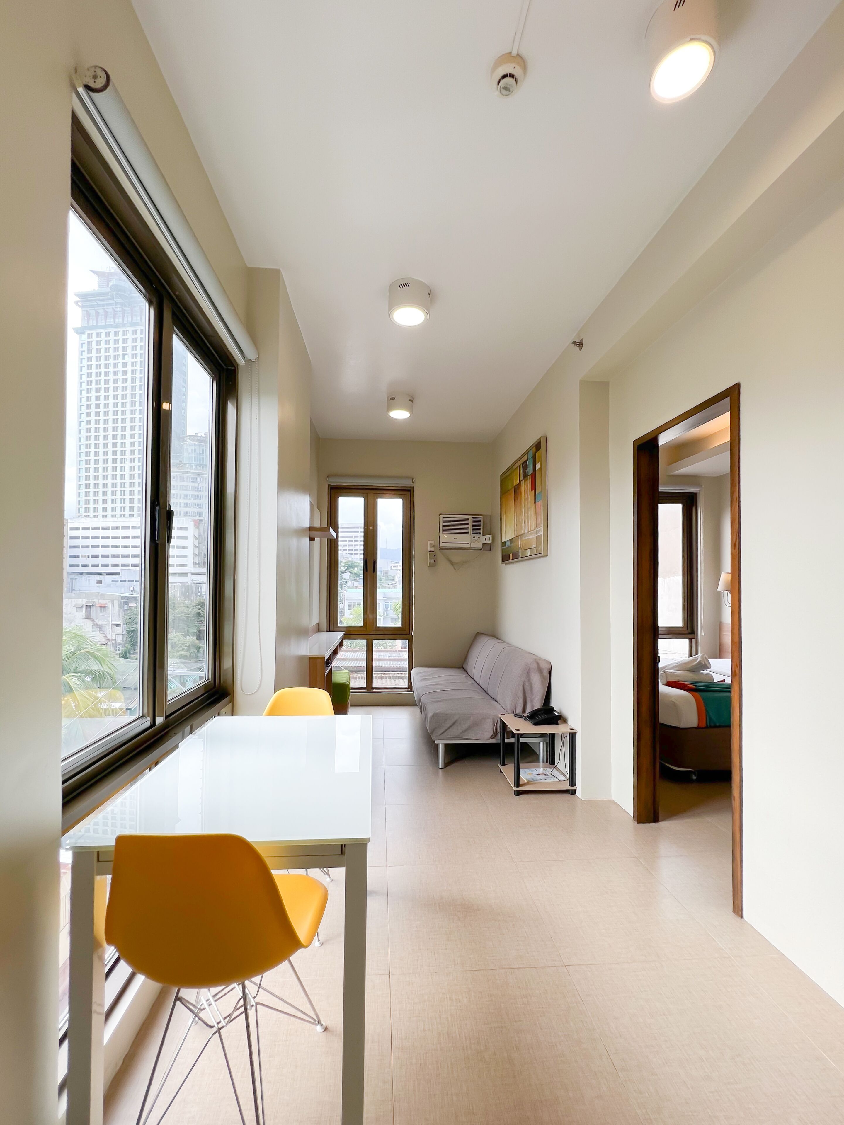 suite, 1 bedroom | living area | 32-inch flat-screen tv with cable channels, tv