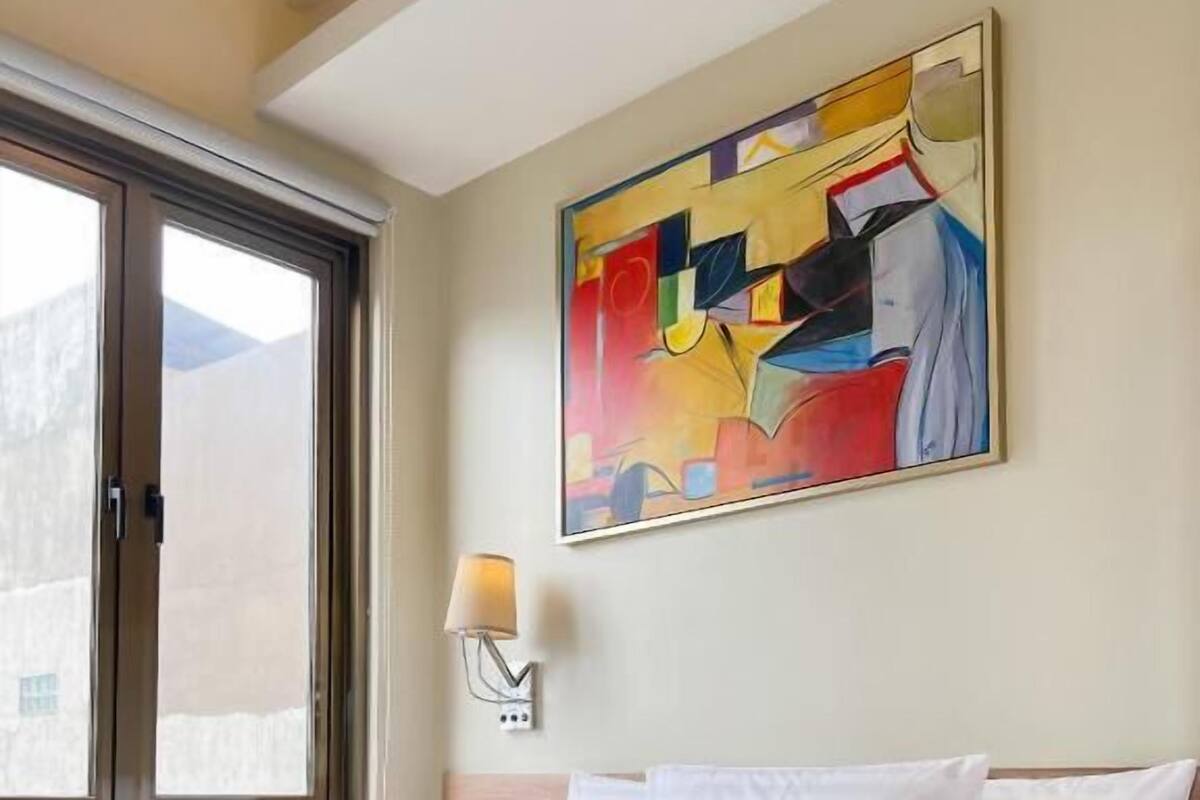 Minibar, Zimmersafe, Schreibtisch, kostenloses WLAN