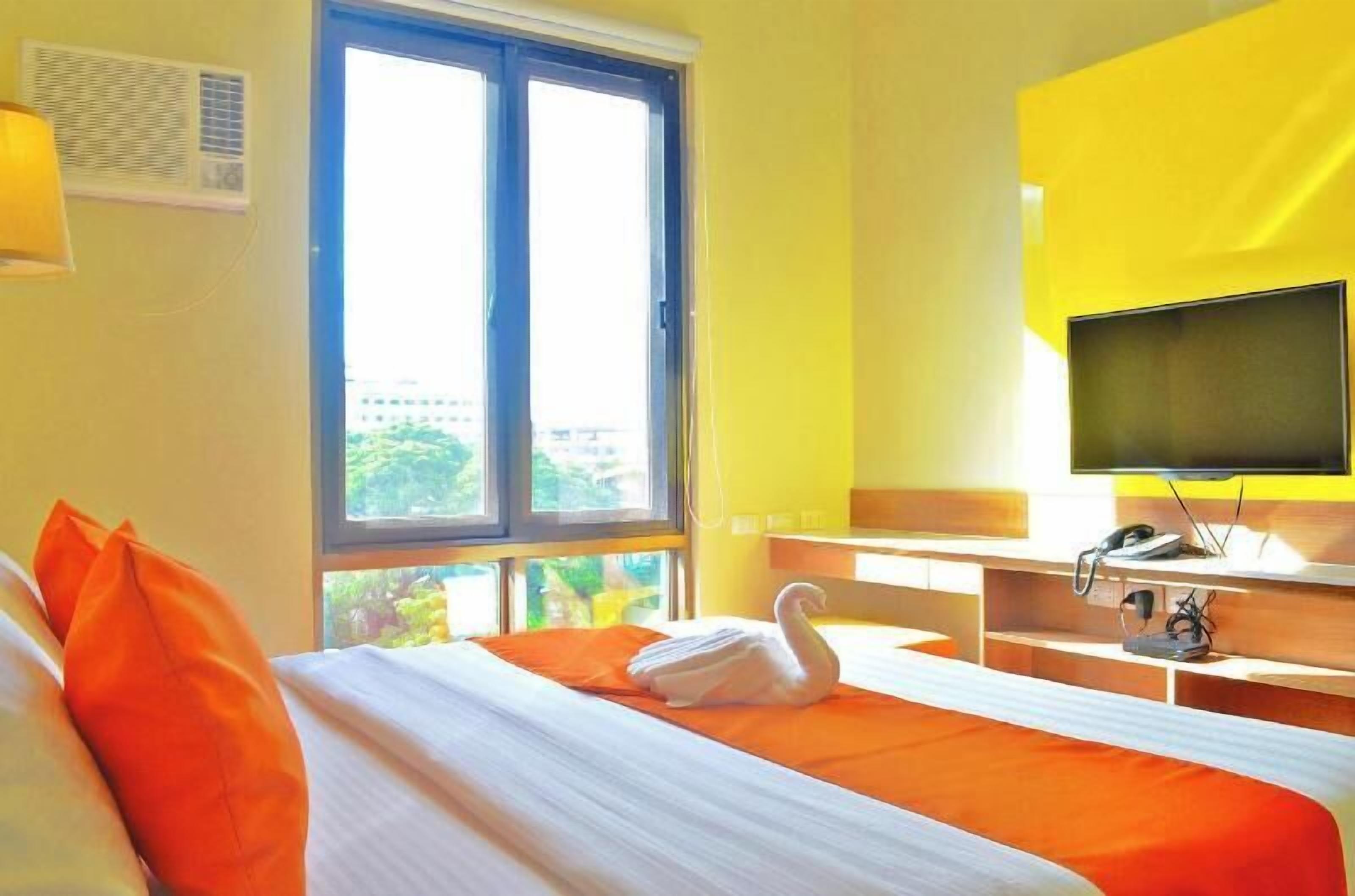 Minibar, coffres-forts dans les chambres, bureau, Wi-Fi gratuit