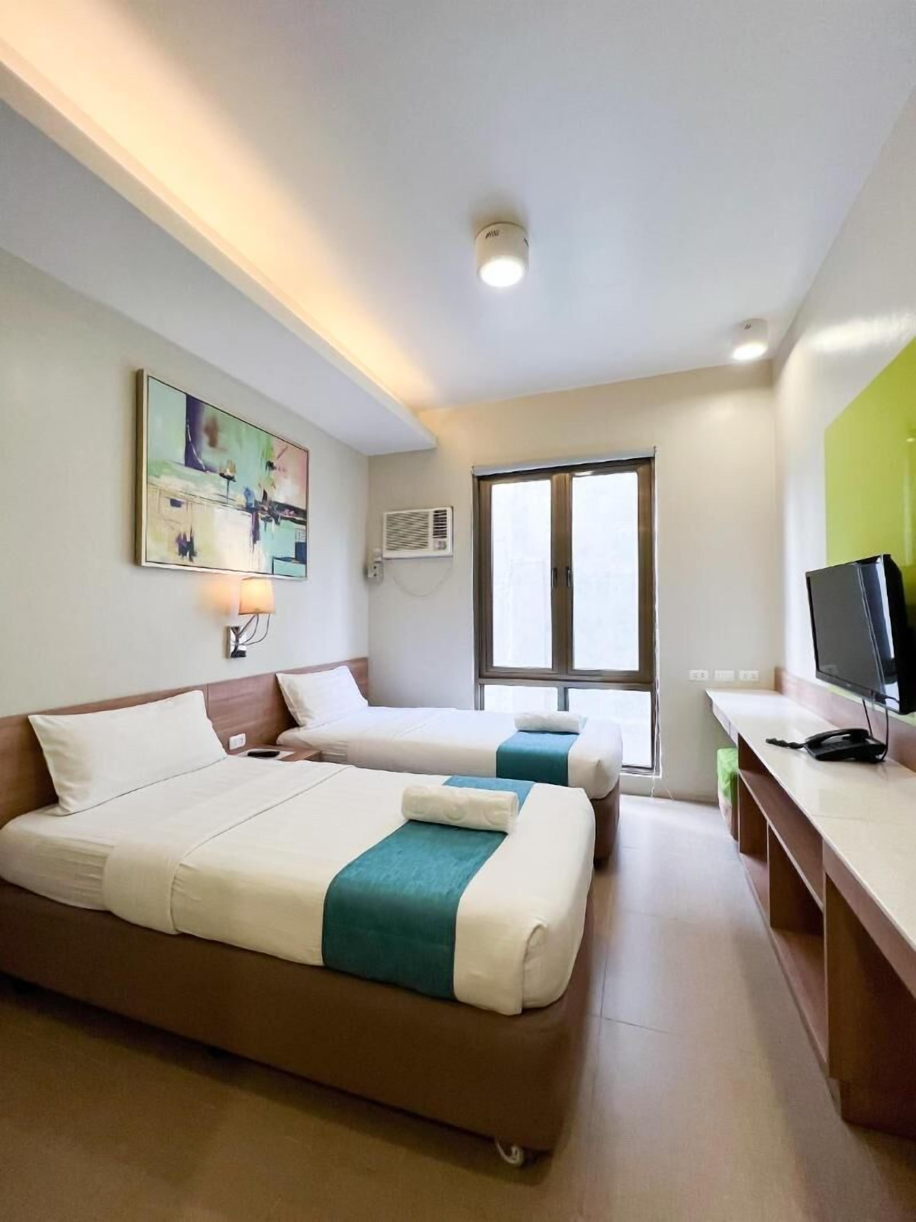 Minibar, coffres-forts dans les chambres, bureau, Wi-Fi gratuit