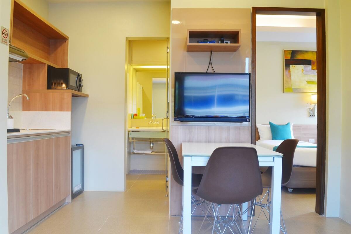 Kamar Keluarga, 2 kamar tidur | Minibar, brankas, meja kerja, dan Wi-Fi gratis