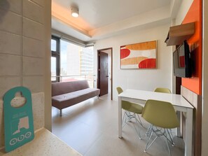ห้องแฟมิลี่, 2 ห้องนอน | ห้องนั่งเล่น | ทีวีจอแบน 32 นิ้ว พร้อมช่องเคเบิล, ทีวี