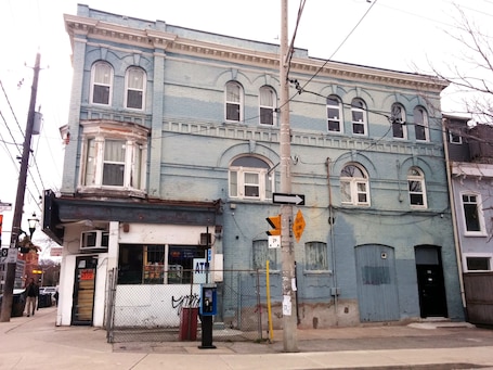 Fachada de la propiedad