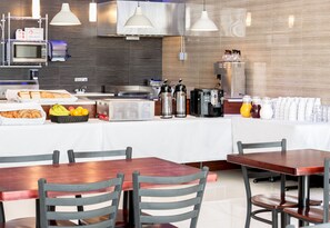 Ilmainen päivittäinen täysi aamiainen 