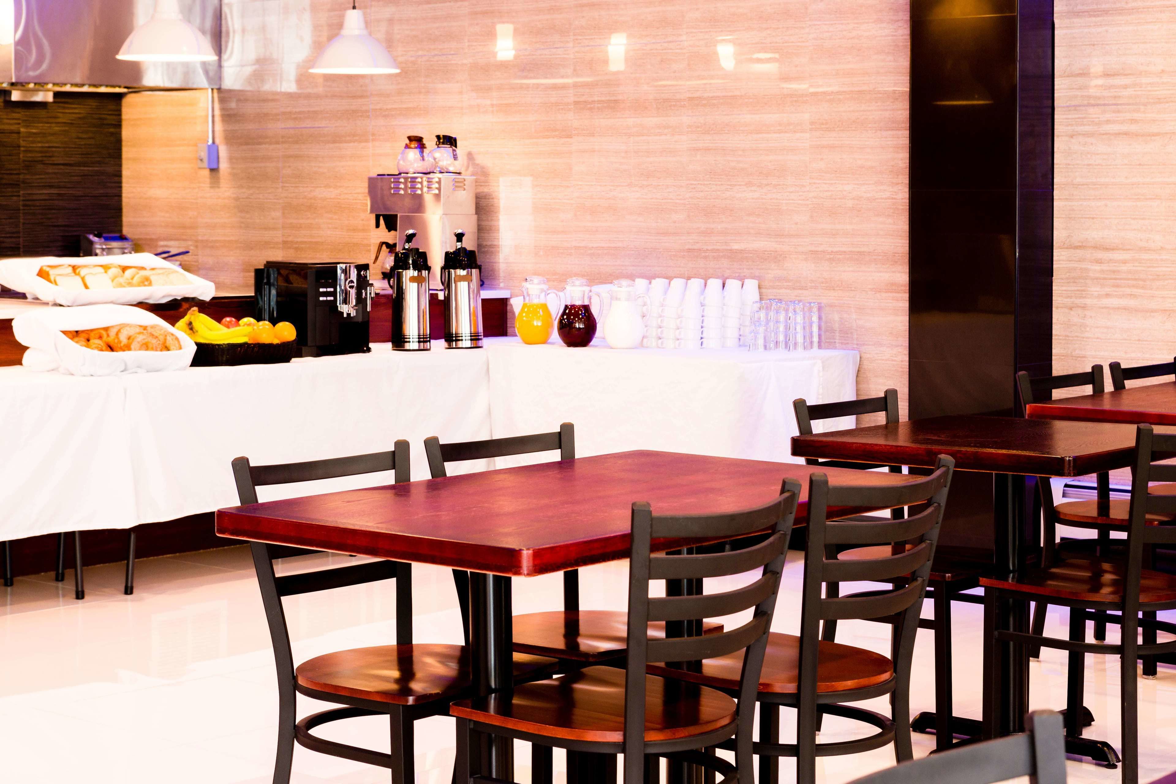 free daily full breakfast