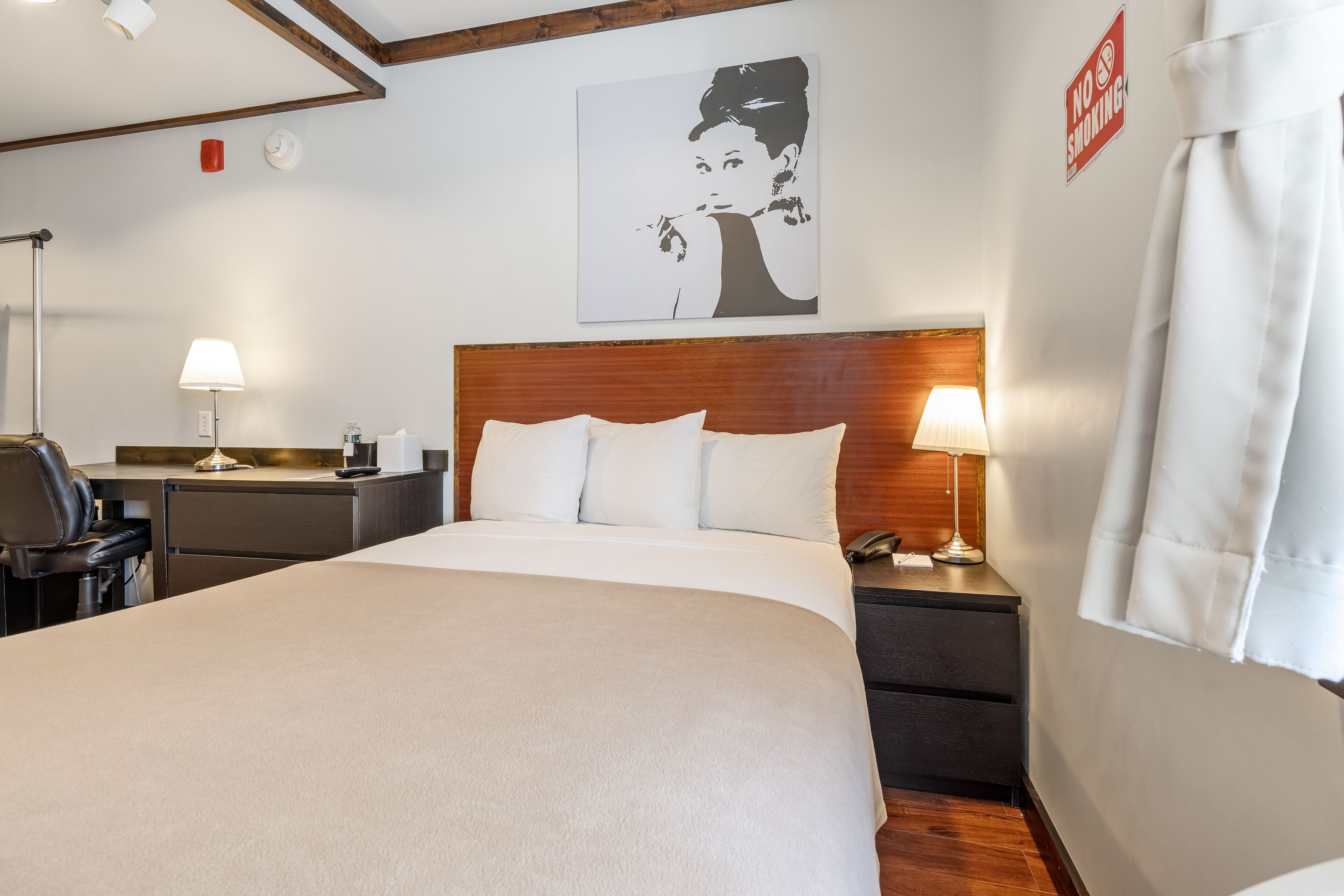 room, 1 full bed | 1 bedroom, in-room safe, desk, laptop workspace