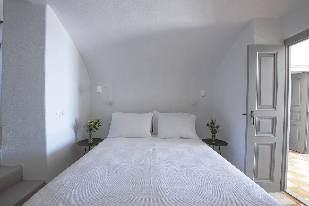 Panoramic House, 1 Bedroom, Sea View, Oceanfront | 1 bedroom, hypo-allergenic bedding, Select Comfort beds
