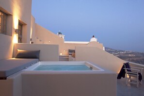 Cave House with Private Jacuzzi | Terrace/patio