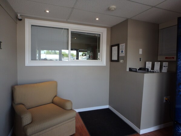 Lobby - Wheel Inn Motel (Temiskaming Shores)