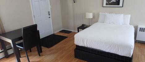 Habitació estàndard, 1 llit de matrimoni | Escriptori, planxa i posts de planxar i wifi gratuïta