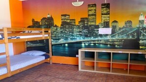 Standaard slaapzaal, gemeenschappelijke badkamer, uitzicht op zee (4 beds) | Gratis wifi