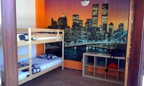 Gemeinsamer Standard-Schlafsaal, Gemeinschaftsbad, Meerblick (4 beds)