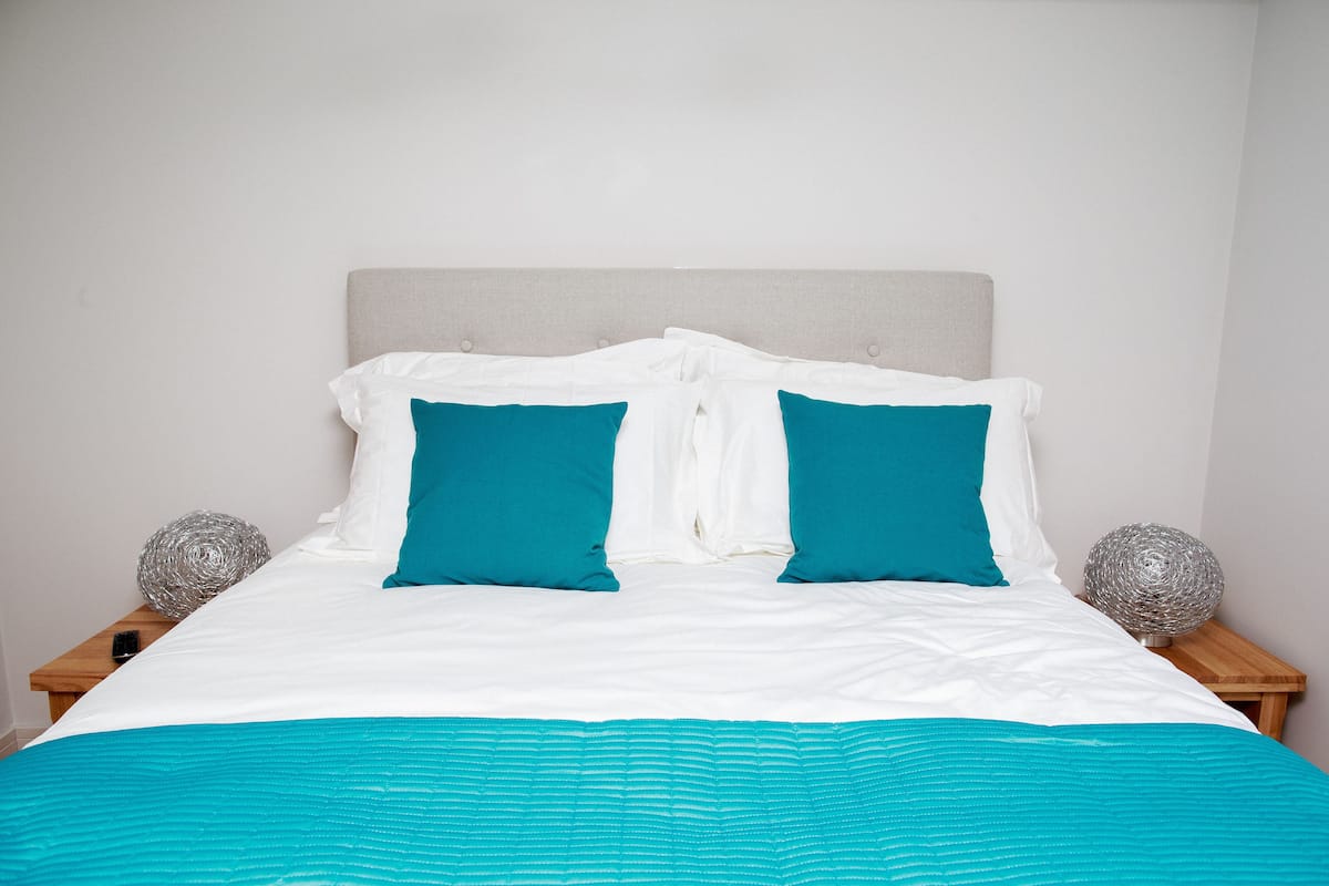 Studio | Premium bedding, minibar (free items), desk, soundproofing