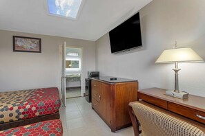 Habitación estándar, 2 camas matrimoniales, para no fumadores | 1 habitación, escritorio, cortinas blackout y wifi gratis 