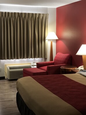 1 bedroom, desk, blackout curtains, free WiFi - Econo Lodge Athens I-75 (Athens)