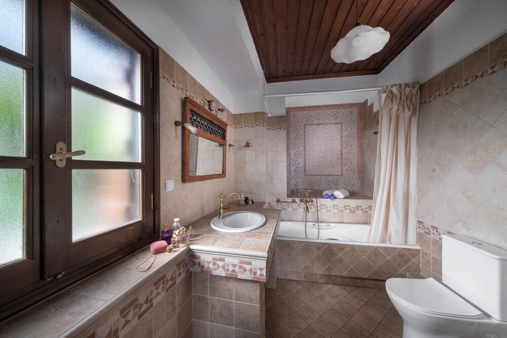 Palios Stathmos by null