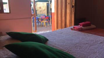 Kamar Double, kamar mandi umum | 1 kamar tidur, seprai premium, Wi-Fi gratis, dan seprai linen