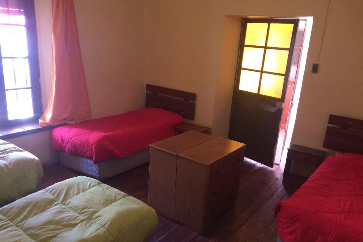 Basic Shared Dormitory, Shared Bathroom (Dormitorio compartido 5 personas)