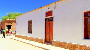 Pintu masuk properti