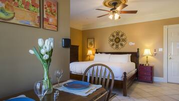 Executive Studio Suite, 1 King Bed | Individually decorated, individually furnished, iron/ironing board