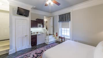 Superior Studio Suite, 1 King Bed