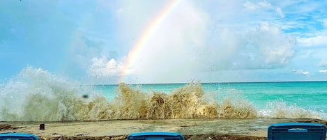 2 restaurants, breakfast, lunch served; local and international cuisine